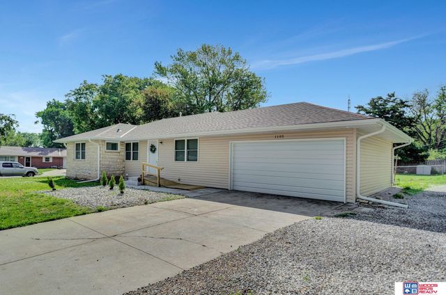 1105 Surfside Drive, Lincoln, NE 68528
