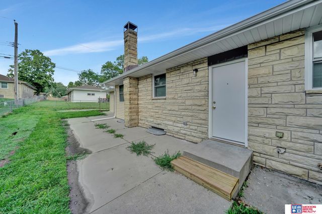 1105 Surfside Drive, Lincoln, NE 68528