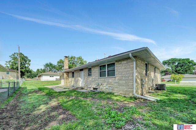 1105 Surfside Drive, Lincoln, NE 68528