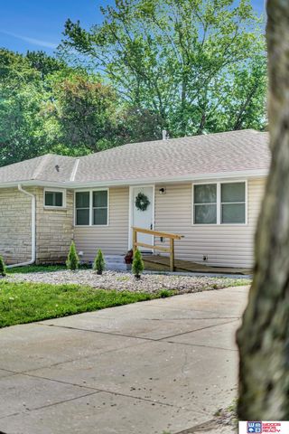 1105 Surfside Drive, Lincoln, NE 68528