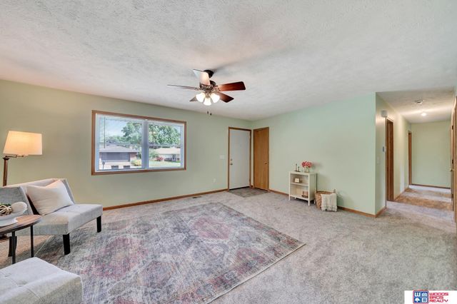 1105 Surfside Drive, Lincoln, NE 68528