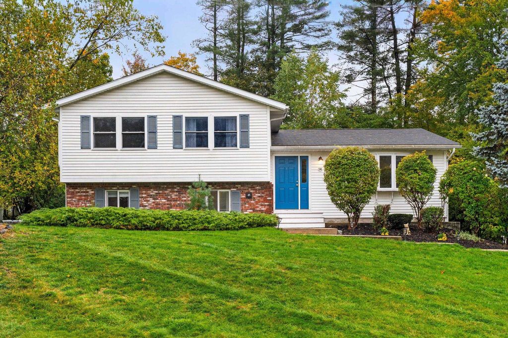 14 Sherwood Circle, Salem, NH 03079