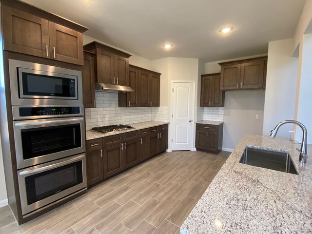 370 Bright Star LN, Georgetown, TX 78628