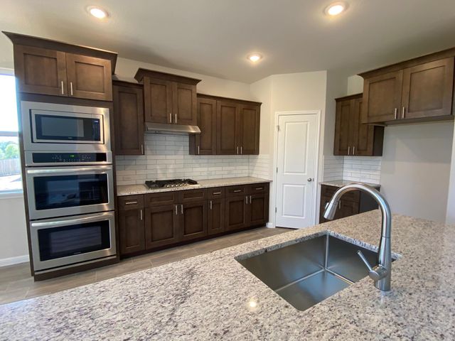 370 Bright Star LN, Georgetown, TX 78628