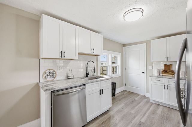 20 Conklin St, Springfield, MA 01109