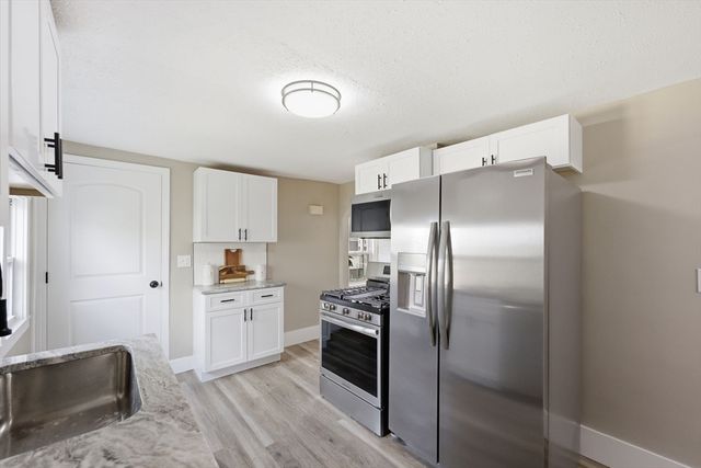 20 Conklin St, Springfield, MA 01109