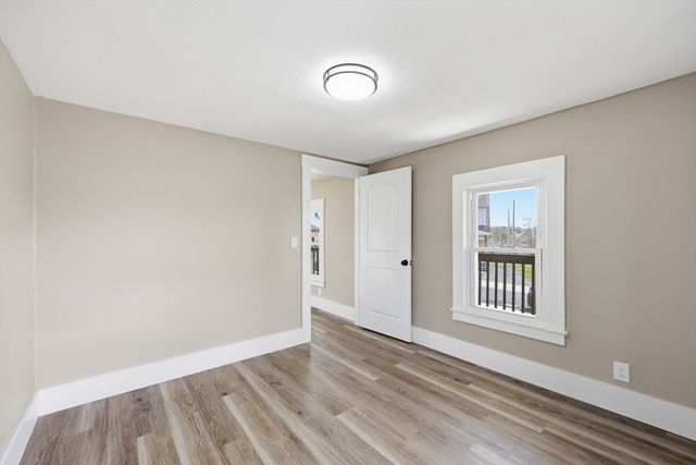 20 Conklin St, Springfield, MA 01109
