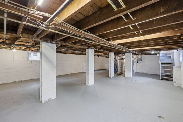 20 Conklin St, Springfield, MA 01109