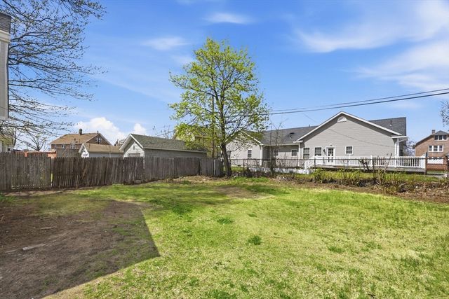 20 Conklin St, Springfield, MA 01109