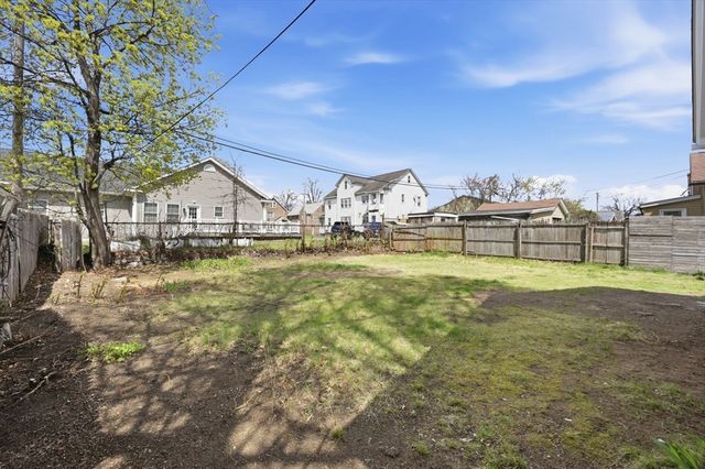 20 Conklin St, Springfield, MA 01109