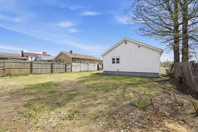 20 Conklin St, Springfield, MA 01109