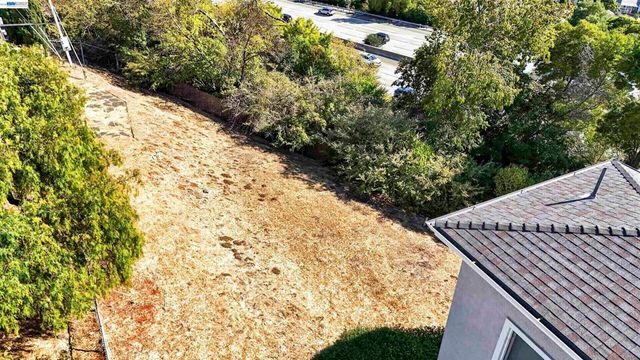 14643 Saturn Dr, Castro Valley, CA 94578