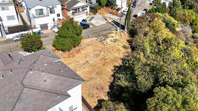 14643 Saturn Dr, Castro Valley, CA 94578