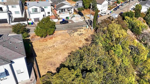 14643 Saturn Dr, Castro Valley, CA 94578