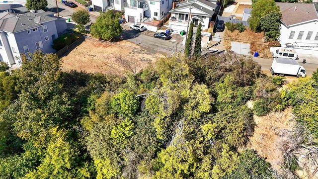 14643 Saturn Dr, Castro Valley, CA 94578