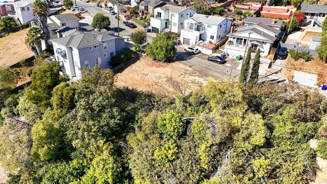 14643 Saturn Dr, Castro Valley, CA 94578