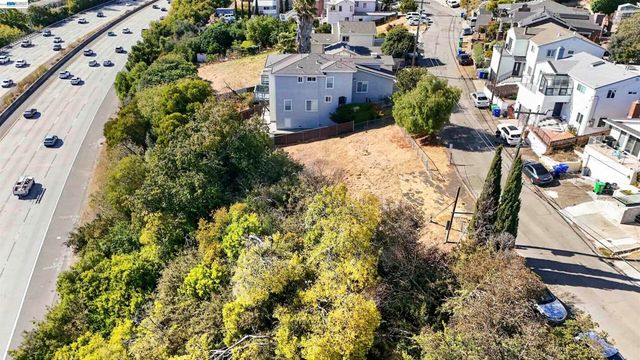 14643 Saturn Dr, Castro Valley, CA 94578