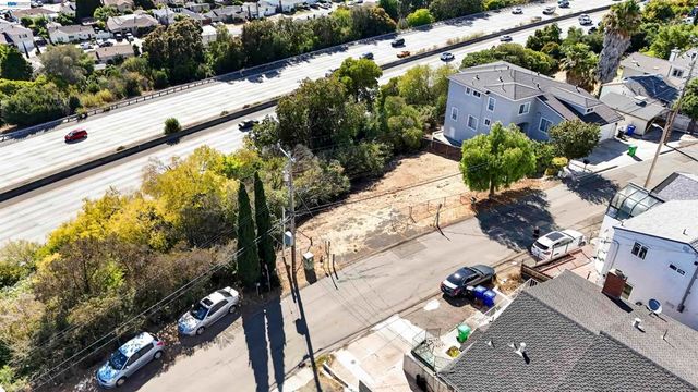 14643 Saturn Dr, Castro Valley, CA 94578