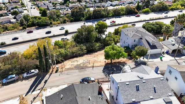 14643 Saturn Dr, Castro Valley, CA 94578