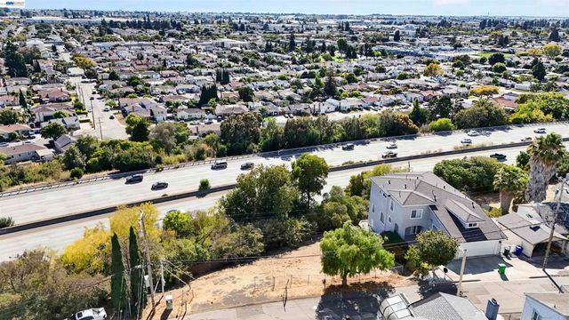 14643 Saturn Dr, Castro Valley, CA 94578