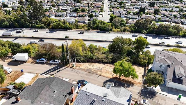 14643 Saturn Dr, Castro Valley, CA 94578