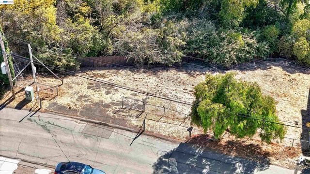 14643 Saturn Dr, Castro Valley, CA 94578