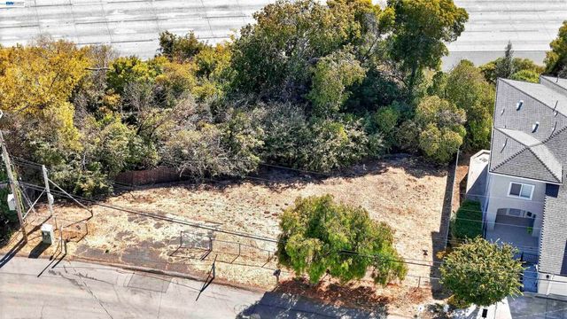 14643 Saturn Dr, Castro Valley, CA 94578