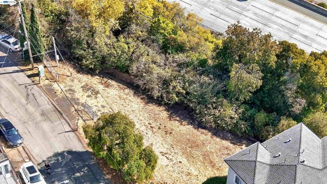 14643 Saturn Dr, Castro Valley, CA 94578