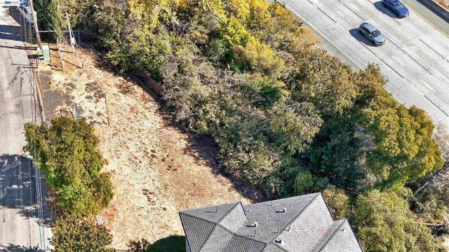 14643 Saturn Dr, Castro Valley, CA 94578