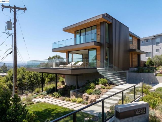 14643 Saturn Dr, Castro Valley, CA 94578