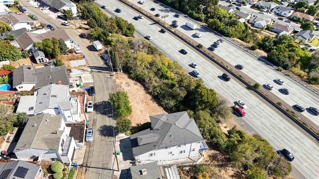 14643 Saturn Dr, Castro Valley, CA 94578
