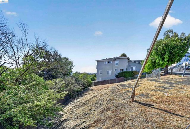 14643 Saturn Dr, Castro Valley, CA 94578