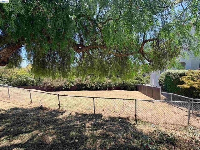 14643 Saturn Dr, Castro Valley, CA 94578