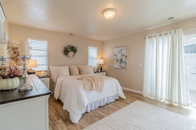 4623 S BLOSSOM GLN, Roy, UT 84067