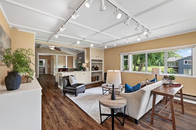 12020 Mayflower Circle, Minnetonka, MN 55305