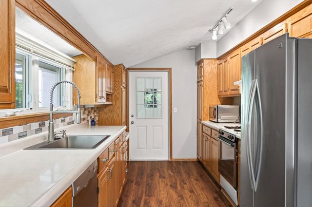 12020 Mayflower Circle, Minnetonka, MN 55305