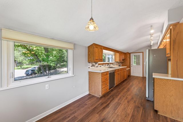 12020 Mayflower Circle, Minnetonka, MN 55305