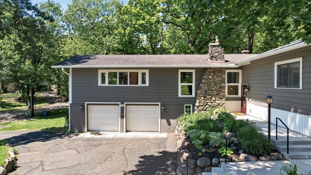 12020 Mayflower Circle, Minnetonka, MN 55305