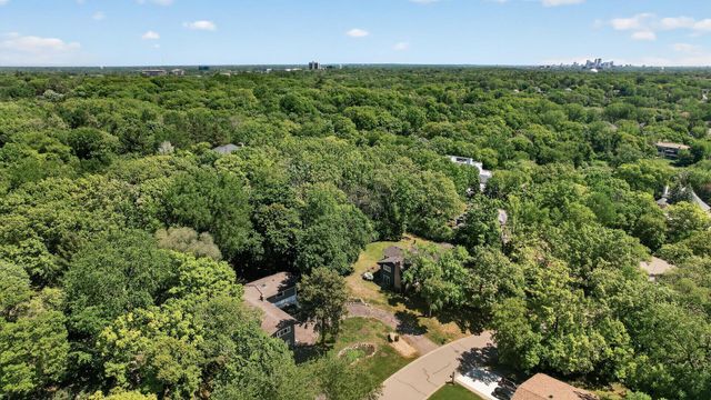 12020 Mayflower Circle, Minnetonka, MN 55305