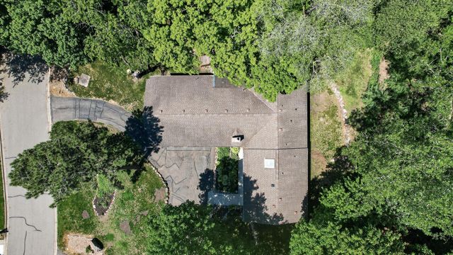 12020 Mayflower Circle, Minnetonka, MN 55305