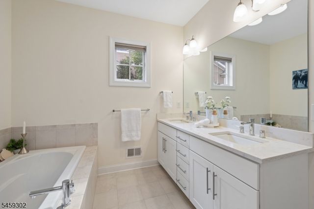7 Portland Dr, Montgomery Twp., NJ 08558