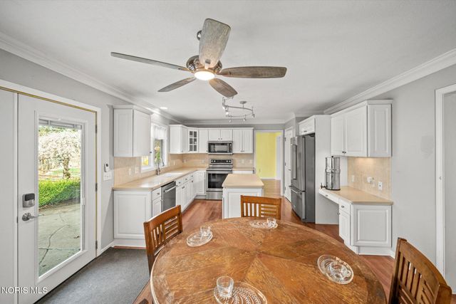 8122 N Bridge Way, Maumee, OH 43537