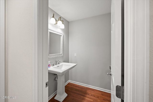 8122 N Bridge Way, Maumee, OH 43537