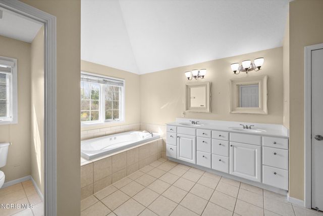 8122 N Bridge Way, Maumee, OH 43537