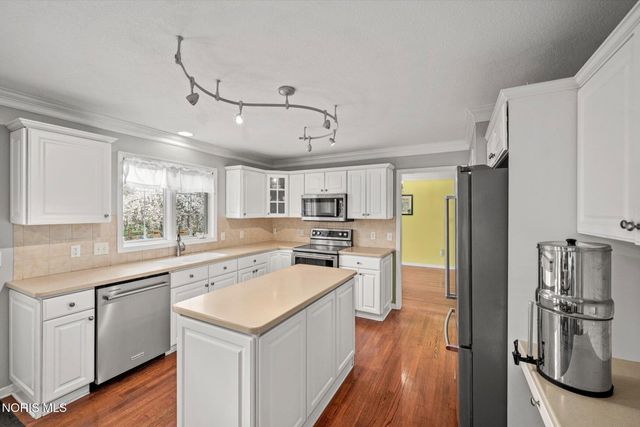 8122 N Bridge Way, Maumee, OH 43537