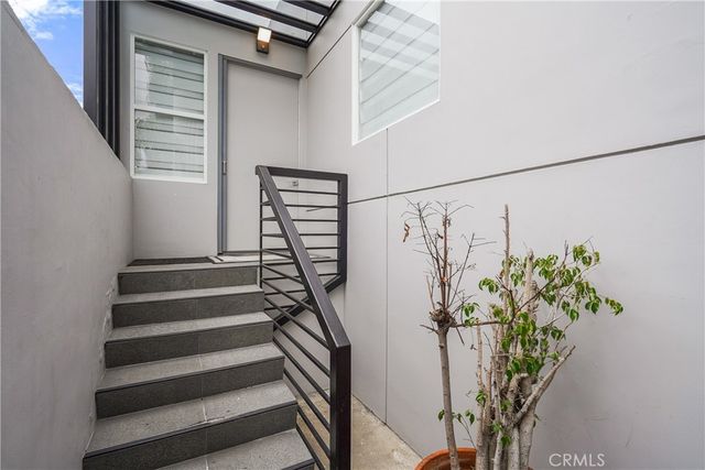 215 Windward Avenue, Venice, CA 90291