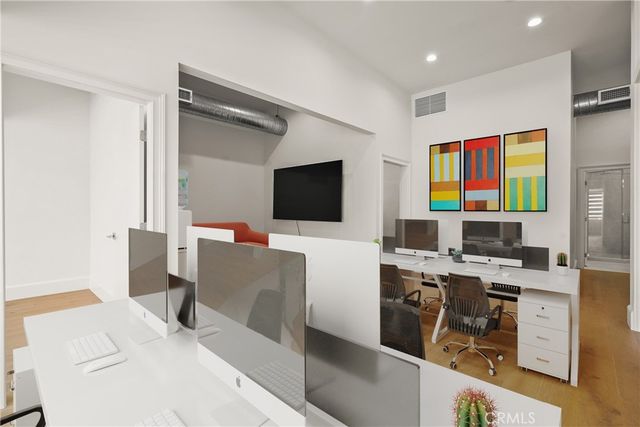 215 Windward Avenue, Venice, CA 90291