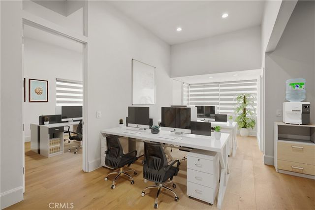 215 Windward Avenue, Venice, CA 90291