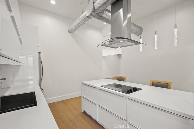 215 Windward Avenue, Venice, CA 90291