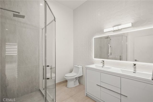 215 Windward Avenue, Venice, CA 90291